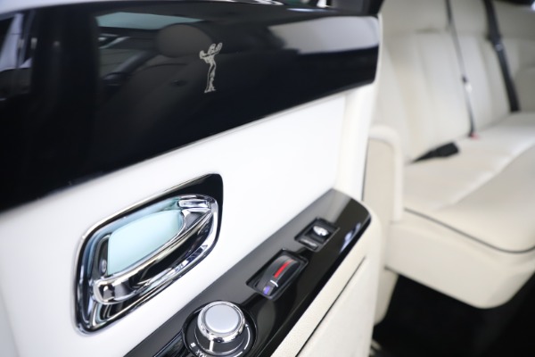 Used 2013 Rolls-Royce Phantom for sale Sold at Bugatti of Greenwich in Greenwich CT 06830 22