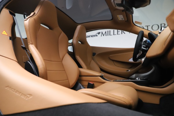 New 2020 McLaren GT Luxe for sale $236,675 at Bugatti of Greenwich in Greenwich CT 06830 19