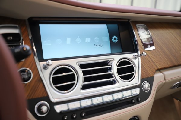 Used 2016 Rolls-Royce Dawn for sale Sold at Bugatti of Greenwich in Greenwich CT 06830 28