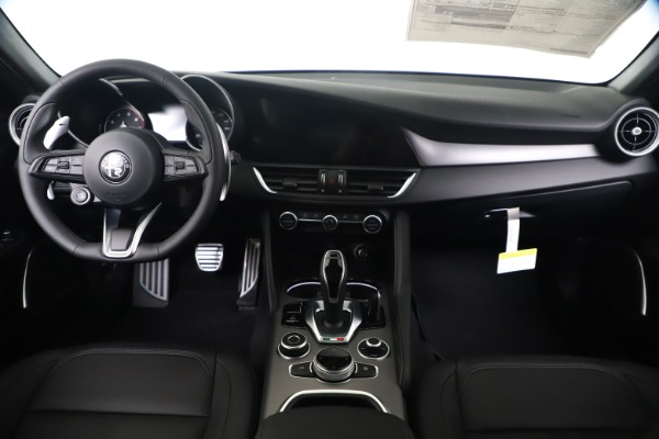 New 2020 Alfa Romeo Giulia Sport Q4 for sale $49,145 at Bugatti of Greenwich in Greenwich CT 06830 16