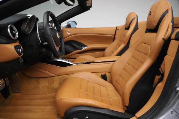 Used 2017 Ferrari California T for sale Sold at Bugatti of Greenwich in Greenwich CT 06830 18