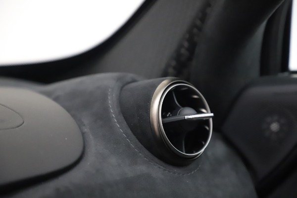 New 2020 McLaren 720S Coupe for sale $347,550 at Bugatti of Greenwich in Greenwich CT 06830 27