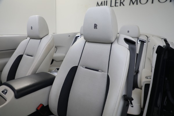 Used 2017 Rolls-Royce Dawn for sale $244,900 at Bugatti of Greenwich in Greenwich CT 06830 25