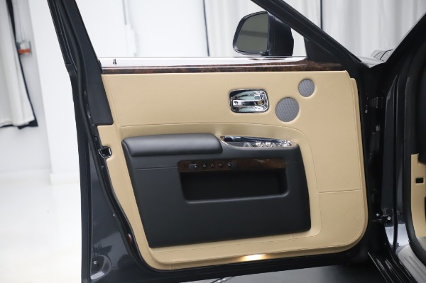 Used 2016 Rolls-Royce Ghost for sale $175,900 at Bugatti of Greenwich in Greenwich CT 06830 25