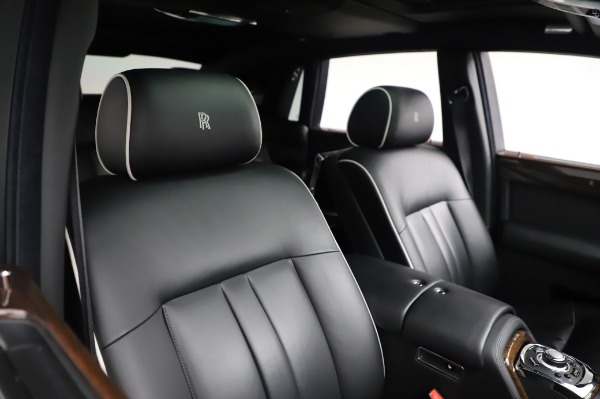 Used 2014 Rolls-Royce Phantom for sale Sold at Bugatti of Greenwich in Greenwich CT 06830 13