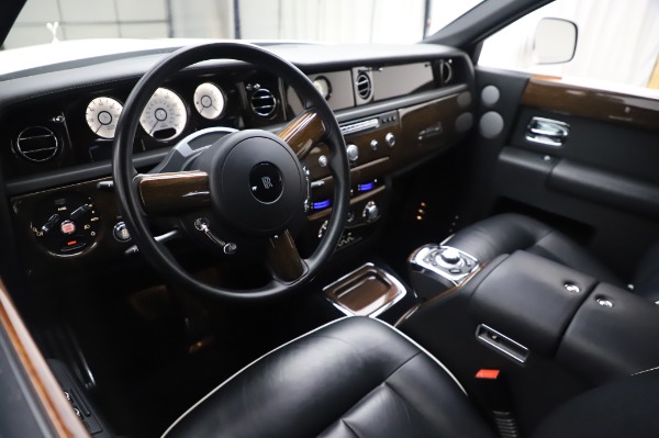 Used 2014 Rolls-Royce Phantom for sale $189,900 at Bugatti of Greenwich in Greenwich CT 06830 14
