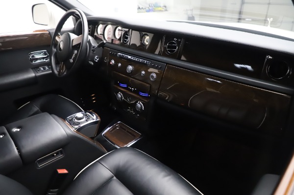 Used 2014 Rolls-Royce Phantom for sale $189,900 at Bugatti of Greenwich in Greenwich CT 06830 15