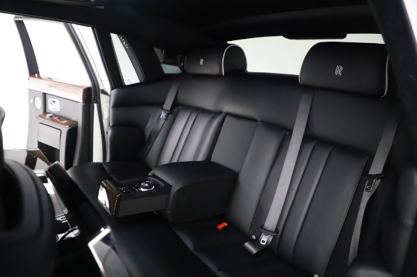 Used 2014 Rolls-Royce Phantom for sale Sold at Bugatti of Greenwich in Greenwich CT 06830 17