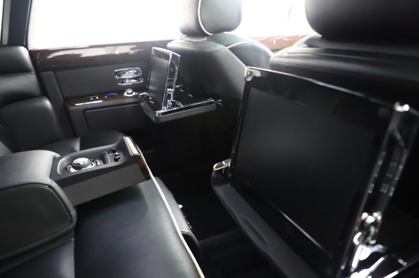 Used 2014 Rolls-Royce Phantom for sale $189,900 at Bugatti of Greenwich in Greenwich CT 06830 18