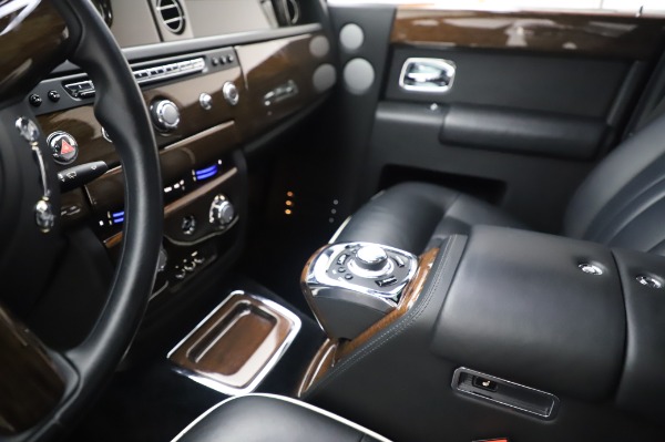 Used 2014 Rolls-Royce Phantom for sale Sold at Bugatti of Greenwich in Greenwich CT 06830 21