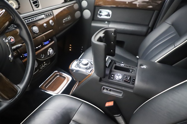 Used 2014 Rolls-Royce Phantom for sale Sold at Bugatti of Greenwich in Greenwich CT 06830 22