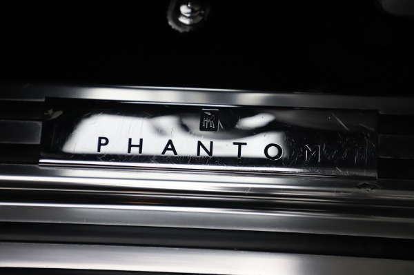 Used 2014 Rolls-Royce Phantom for sale $189,900 at Bugatti of Greenwich in Greenwich CT 06830 24