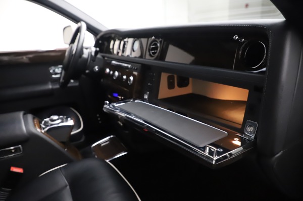 Used 2014 Rolls-Royce Phantom for sale $189,900 at Bugatti of Greenwich in Greenwich CT 06830 26