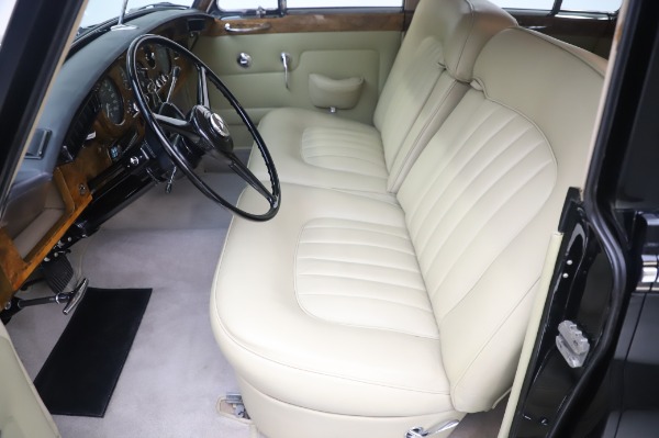 Used 1965 Rolls-Royce Silver Cloud III for sale Sold at Bugatti of Greenwich in Greenwich CT 06830 16