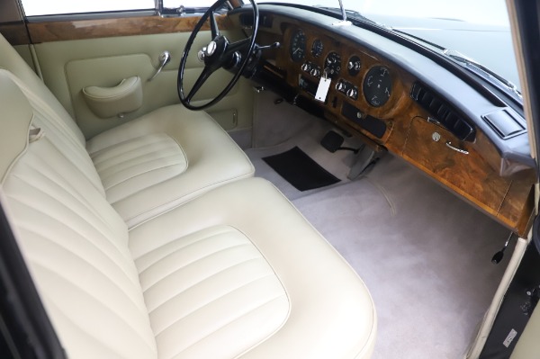 Used 1965 Rolls-Royce Silver Cloud III for sale Sold at Bugatti of Greenwich in Greenwich CT 06830 23