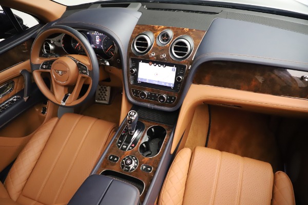 Used 2018 Bentley Bentayga W12 Signature Edition for sale Sold at Bugatti of Greenwich in Greenwich CT 06830 27
