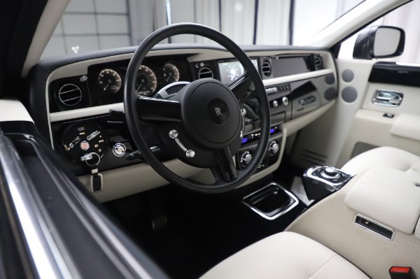 Used 2014 Rolls-Royce Phantom for sale Sold at Bugatti of Greenwich in Greenwich CT 06830 18