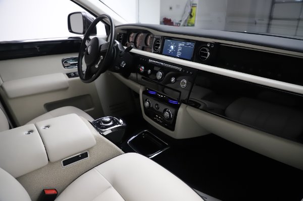 Used 2014 Rolls-Royce Phantom for sale Sold at Bugatti of Greenwich in Greenwich CT 06830 19