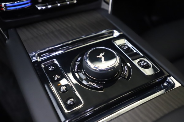 Used 2021 Rolls-Royce Cullinan for sale Sold at Bugatti of Greenwich in Greenwich CT 06830 28