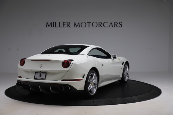 Used 2016 Ferrari California T for sale Sold at Bugatti of Greenwich in Greenwich CT 06830 17