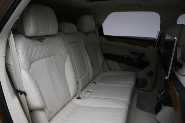 Used 2017 Bentley Bentayga W12 for sale Sold at Bugatti of Greenwich in Greenwich CT 06830 28