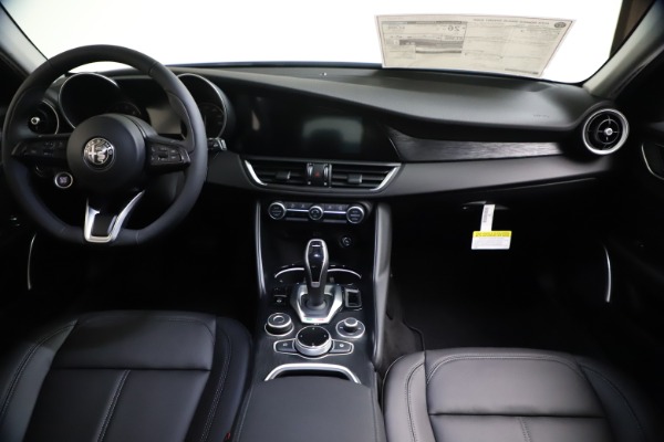 New 2021 Alfa Romeo Giulia Q4 for sale $46,490 at Bugatti of Greenwich in Greenwich CT 06830 16