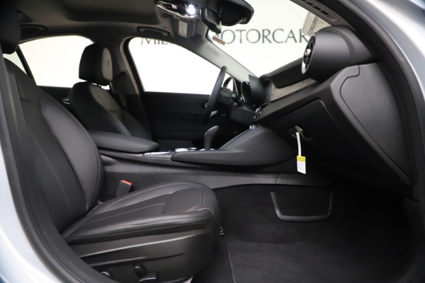 New 2021 Alfa Romeo Giulia Q4 for sale $46,490 at Bugatti of Greenwich in Greenwich CT 06830 21