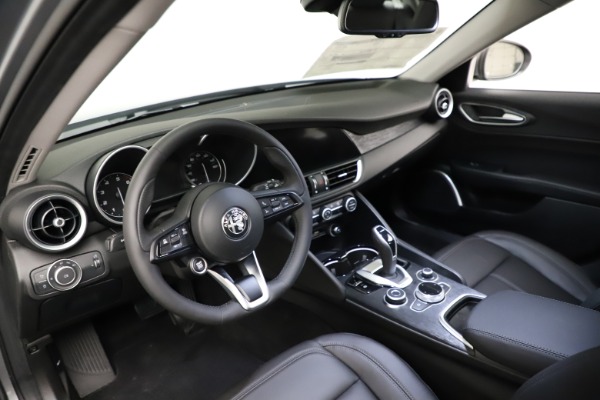 New 2021 Alfa Romeo Giulia Q4 for sale $47,085 at Bugatti of Greenwich in Greenwich CT 06830 12