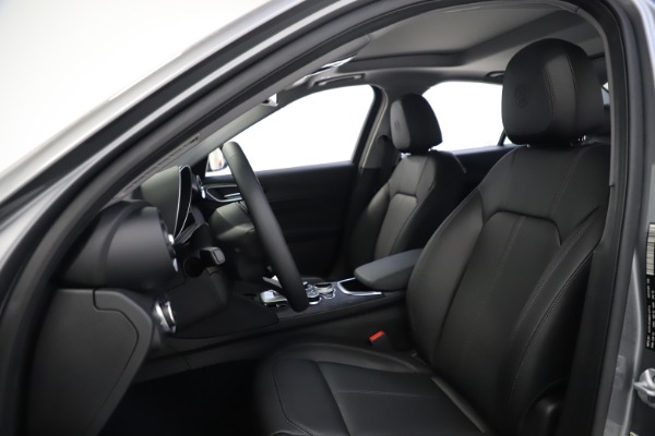New 2021 Alfa Romeo Giulia Q4 for sale $47,085 at Bugatti of Greenwich in Greenwich CT 06830 14