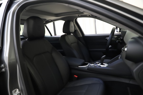 New 2021 Alfa Romeo Giulia Q4 for sale $47,085 at Bugatti of Greenwich in Greenwich CT 06830 18