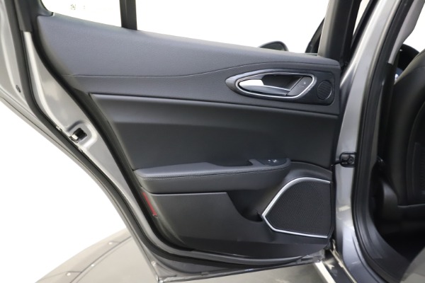 New 2021 Alfa Romeo Giulia Q4 for sale $47,085 at Bugatti of Greenwich in Greenwich CT 06830 22