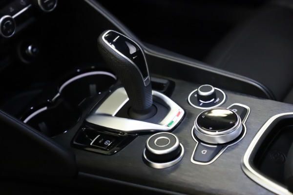 New 2021 Alfa Romeo Giulia Q4 for sale $47,085 at Bugatti of Greenwich in Greenwich CT 06830 26