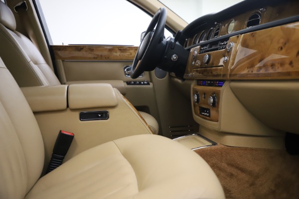 Used 2006 Rolls-Royce Phantom for sale Sold at Bugatti of Greenwich in Greenwich CT 06830 24