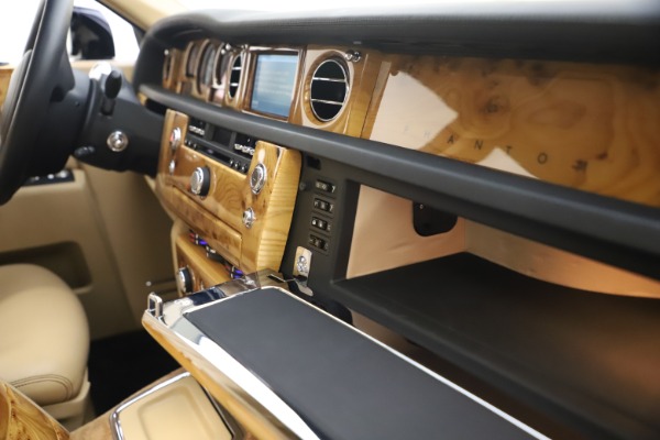 Used 2006 Rolls-Royce Phantom for sale $109,900 at Bugatti of Greenwich in Greenwich CT 06830 28