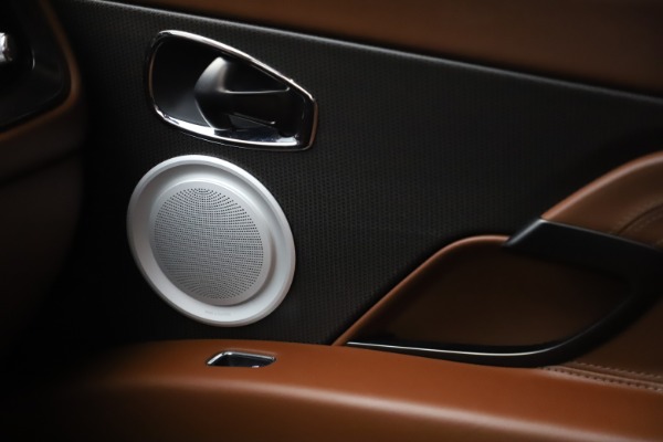 Used 2017 Aston Martin DB11 V12 Coupe for sale $134,900 at Bugatti of Greenwich in Greenwich CT 06830 25
