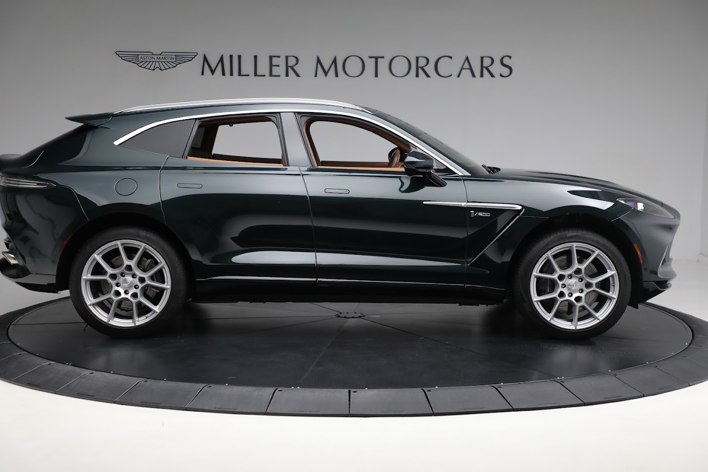 Aston Martin DBX セーフティカー 2021 hqdefault.jpg