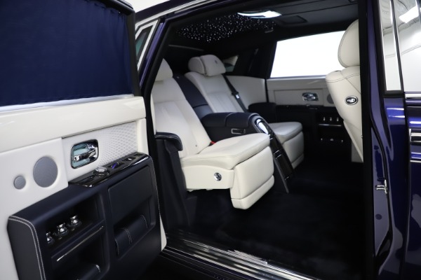 Used 2016 Rolls-Royce Phantom EWB for sale Sold at Bugatti of Greenwich in Greenwich CT 06830 20