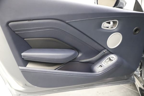 Used 2021 Aston Martin Vantage Roadster for sale $139,900 at Bugatti of Greenwich in Greenwich CT 06830 27