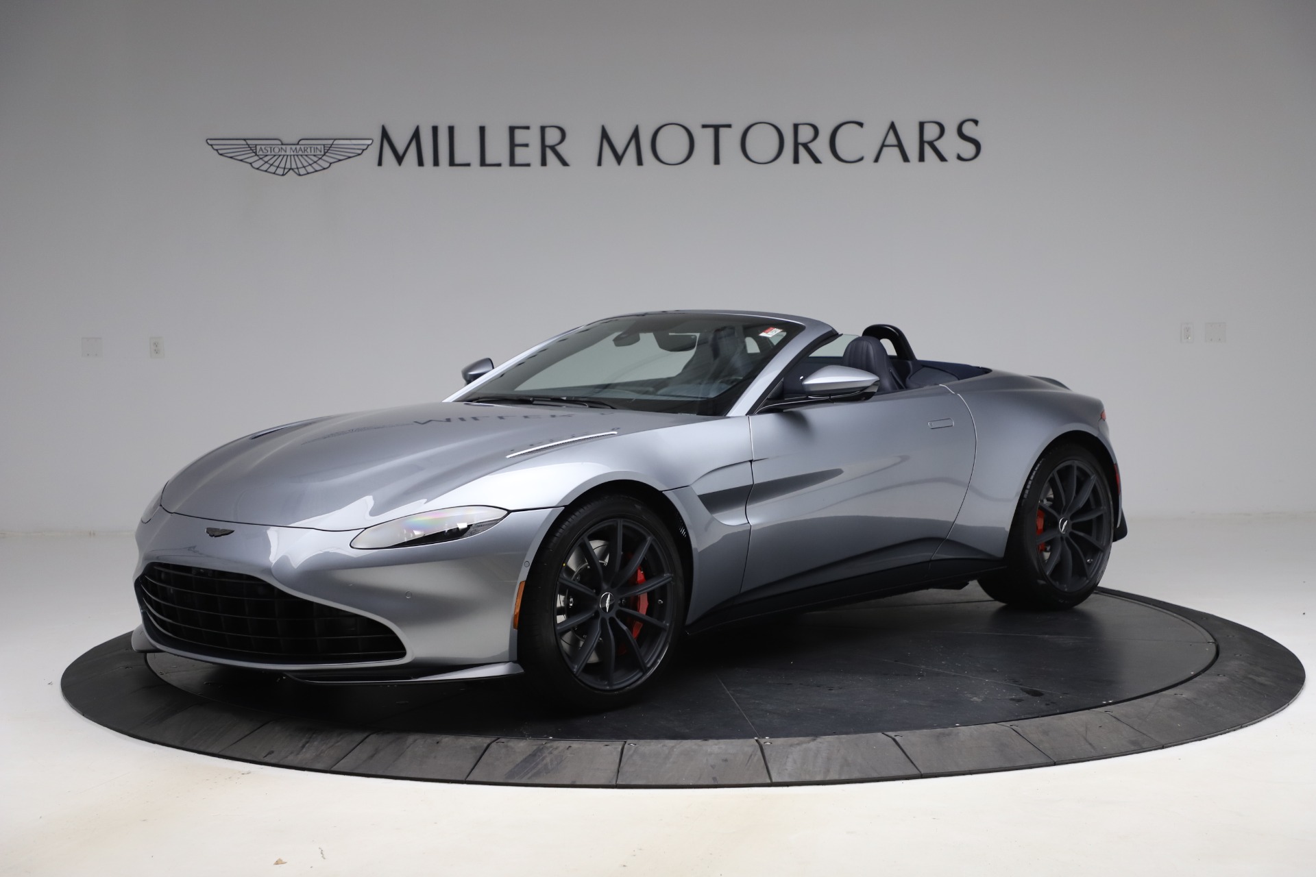 Used 2021 Aston Martin Vantage Roadster for sale $139,900 at Bugatti of Greenwich in Greenwich CT 06830 1