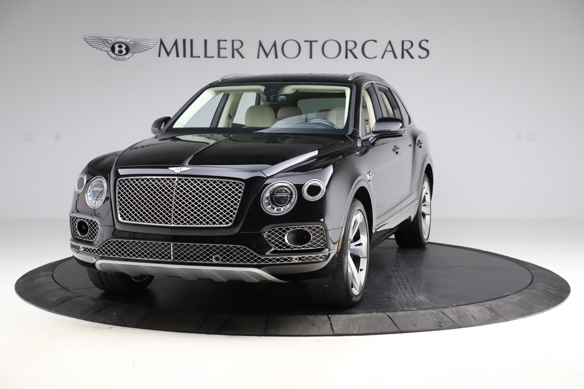 Used 2018 Bentley Bentayga W12 Signature for sale Sold at Bugatti of Greenwich in Greenwich CT 06830 1