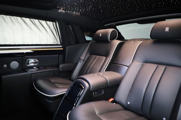 Used 2015 Rolls-Royce Phantom EWB for sale Sold at Bugatti of Greenwich in Greenwich CT 06830 14