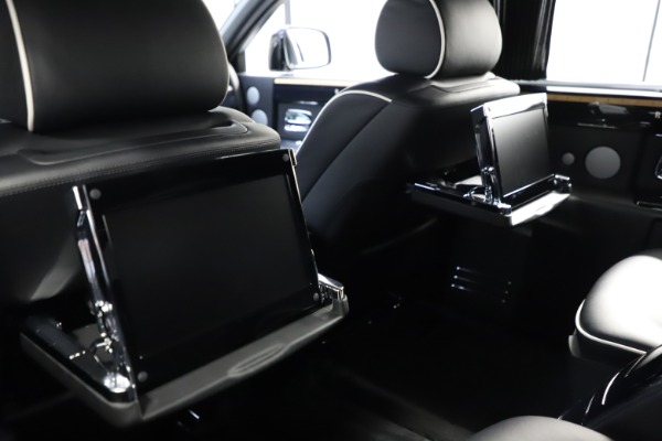 Used 2015 Rolls-Royce Phantom EWB for sale Sold at Bugatti of Greenwich in Greenwich CT 06830 16