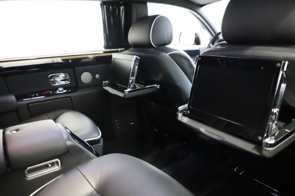 Used 2015 Rolls-Royce Phantom EWB for sale Sold at Bugatti of Greenwich in Greenwich CT 06830 17