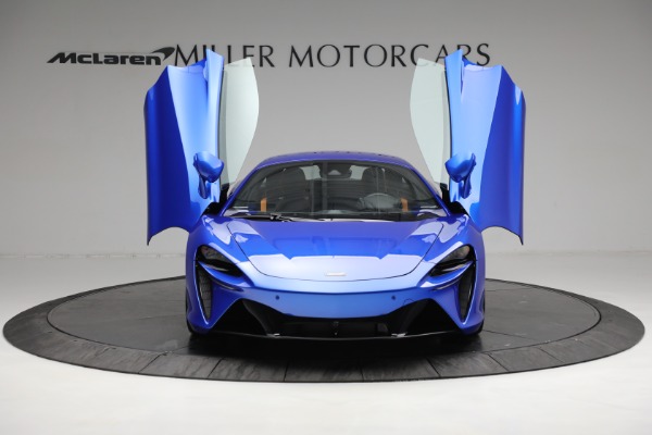New 2023 McLaren Artura for sale $277,250 at Bugatti of Greenwich in Greenwich CT 06830 12
