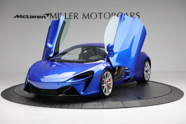 New 2023 McLaren Artura for sale $277,250 at Bugatti of Greenwich in Greenwich CT 06830 13