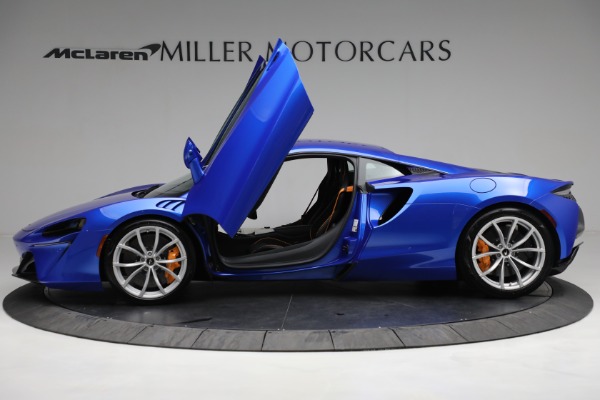 New 2023 McLaren Artura for sale $277,250 at Bugatti of Greenwich in Greenwich CT 06830 14