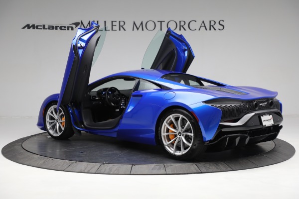 New 2023 McLaren Artura for sale $277,250 at Bugatti of Greenwich in Greenwich CT 06830 15
