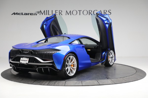New 2023 McLaren Artura for sale $277,250 at Bugatti of Greenwich in Greenwich CT 06830 17