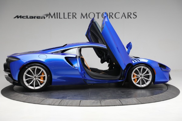 New 2023 McLaren Artura for sale $277,250 at Bugatti of Greenwich in Greenwich CT 06830 18