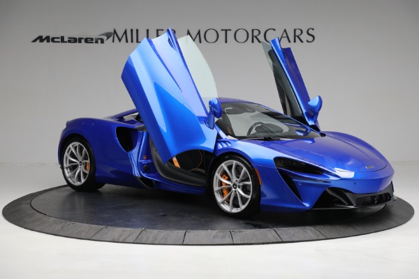 New 2023 McLaren Artura for sale $277,250 at Bugatti of Greenwich in Greenwich CT 06830 19